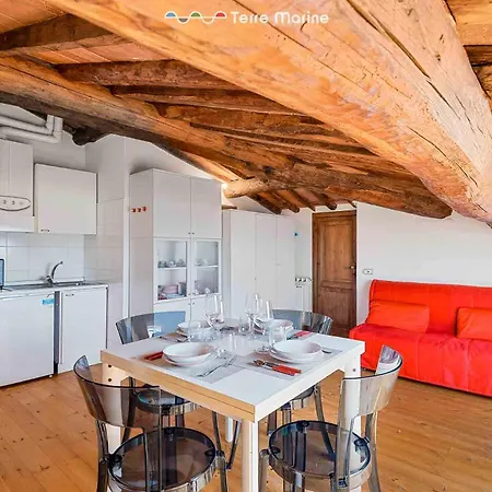 Sister's House, Terre Marine Apartman